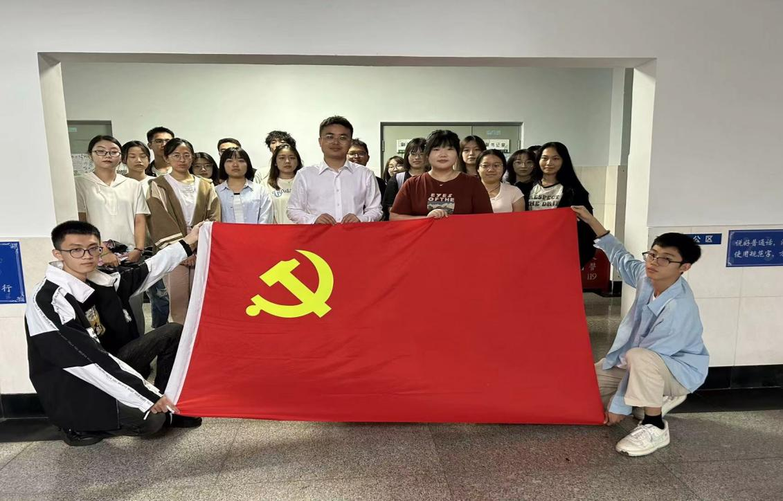 化学学院开展“情满化院，感恩教师”教师节活动