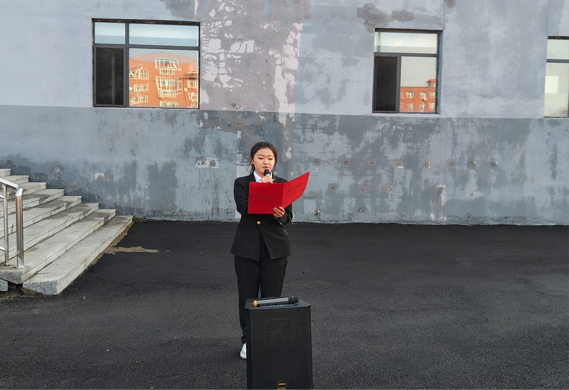 化学学院成功举行升旗仪式
