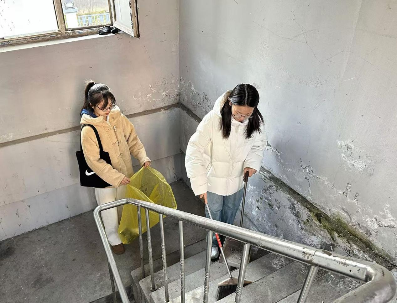 化学学院前往靖宇社区开展社会实践活动