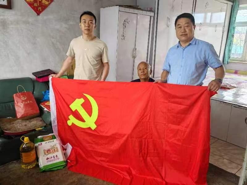 化学学院开展脱贫户走访慰问活动