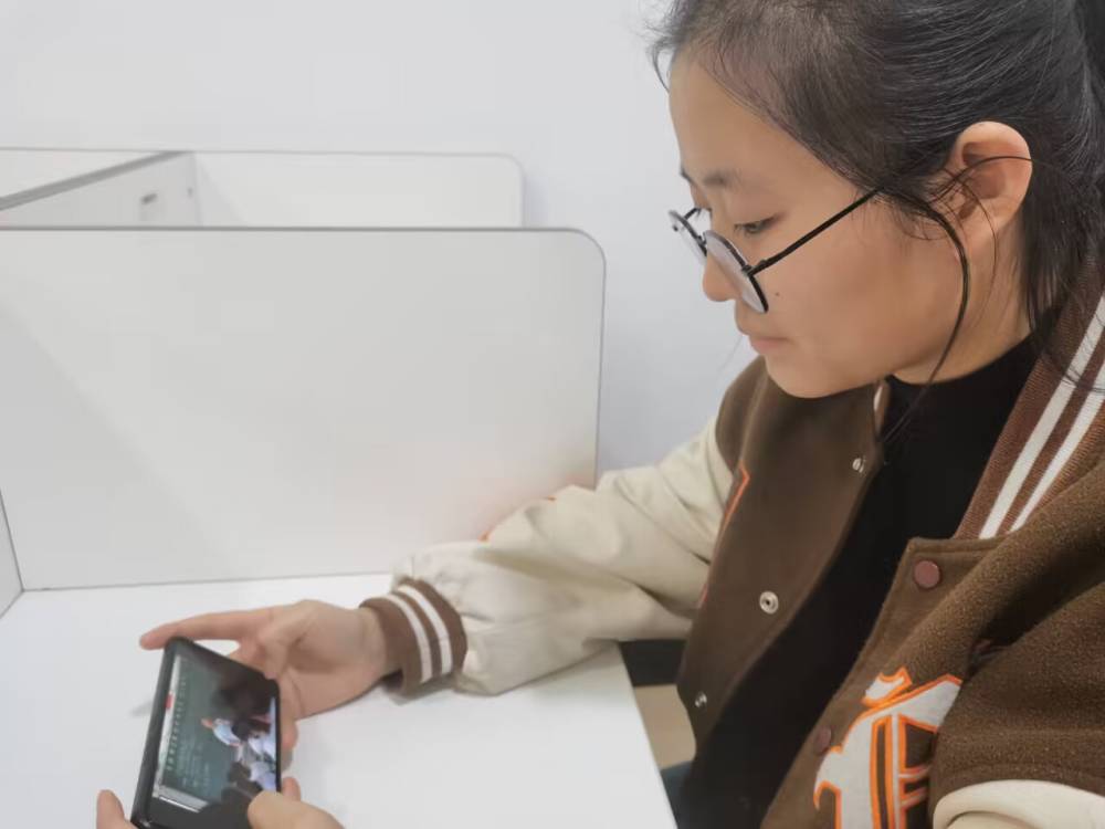 化学学院学习收看《榜样8》专题节目