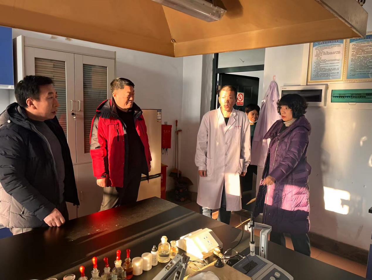 化学学院开展假期前实验室安全检查