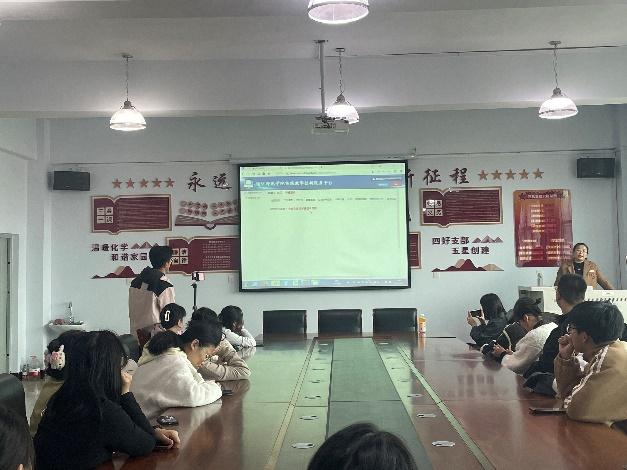 化学学院召开2025届毕业论文工作动员会