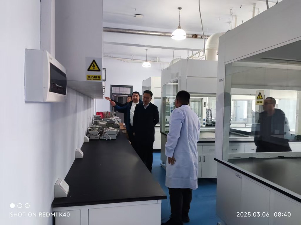 化学学院开展2025年春季学期开学实验实训室安全检查工作